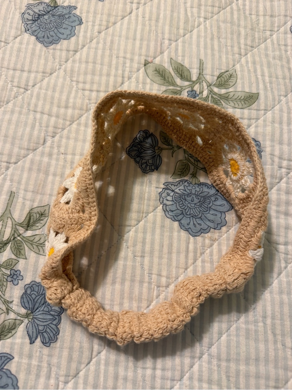 Crocheted Daisy Headband in Beige and White